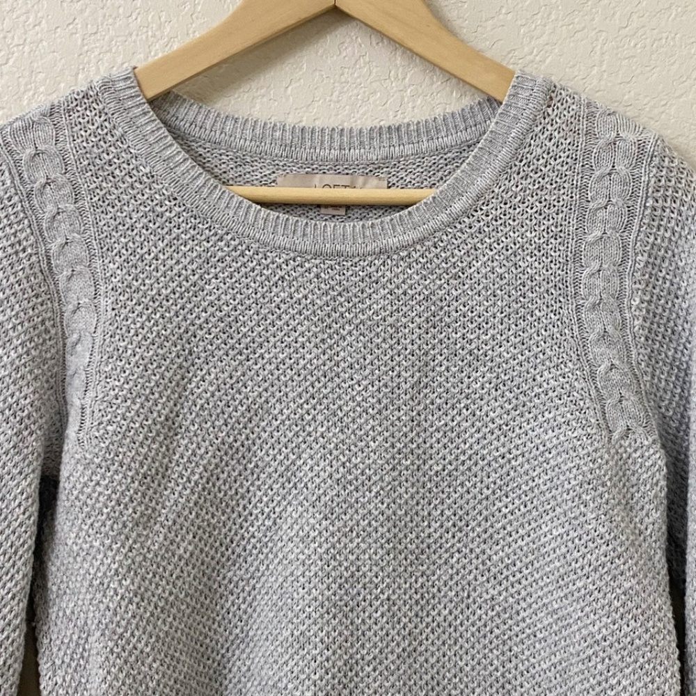 LOFT Wool Blend Sweater Size Medium Light Gray Textured Long Sleeves - Picture 2 of 4